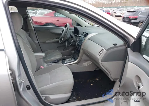 2010 Toyota Corolla Le z USA, uszkodzony, nr VIN 2T1BU4EE5AC304554